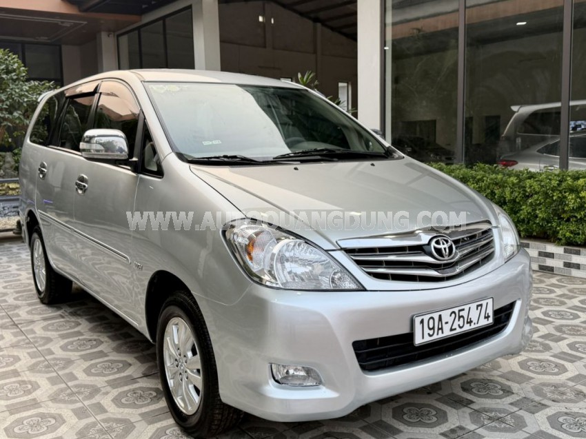 Toyota Innova V 2010